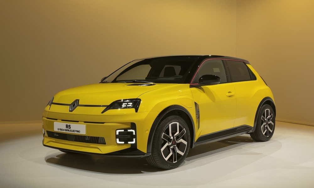Renault 5 E-Tech Wins Prestigious Car of the Year Award for 2025